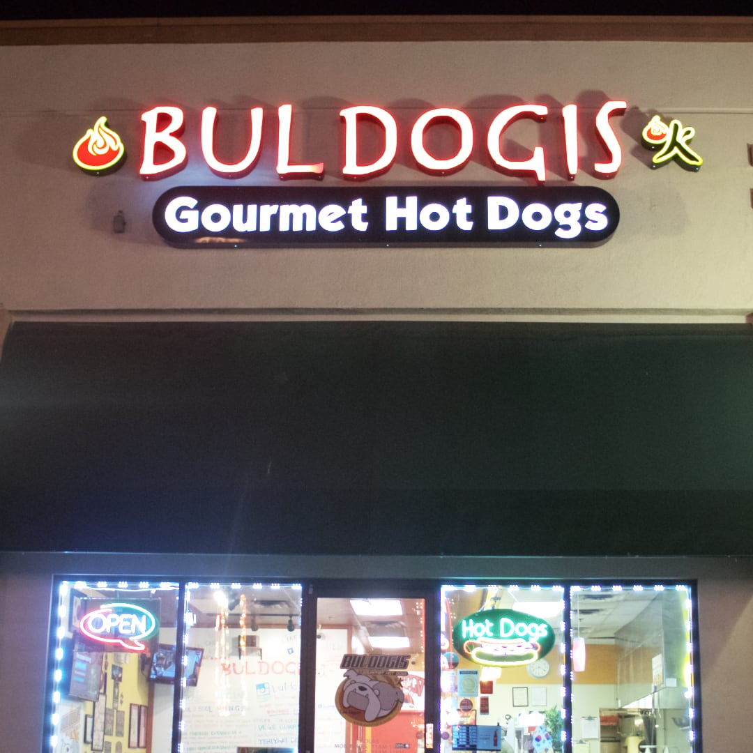 Buldogis - Out For Food
